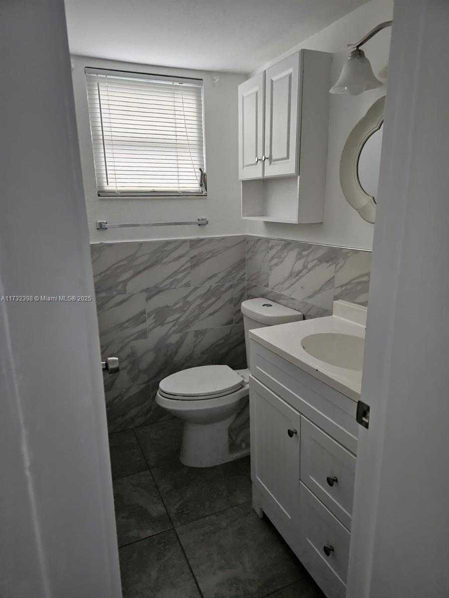 Small Image of 3777 NW 78th Ave, Hollywood, FL 33024, USA Number 15