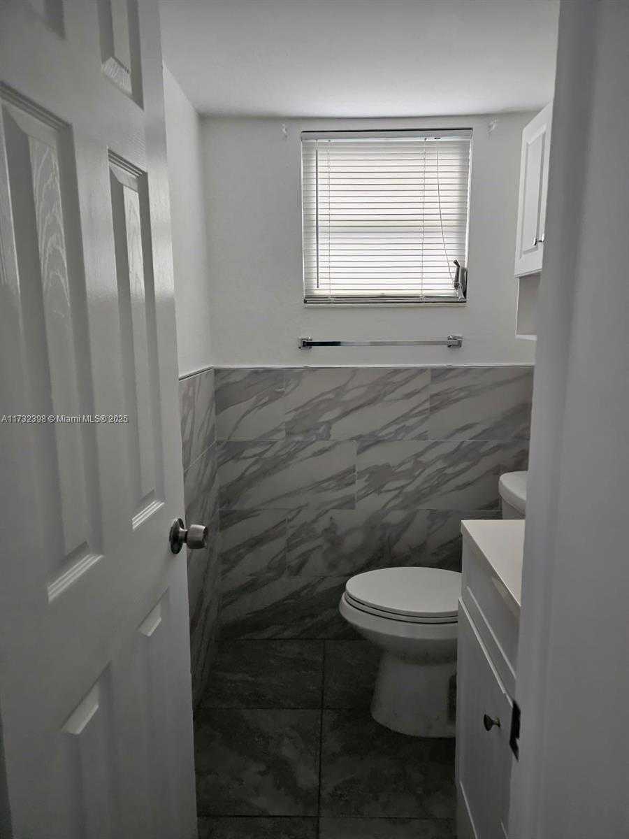 Small Image of 3777 NW 78th Ave, Hollywood, FL 33024, USA Number 16