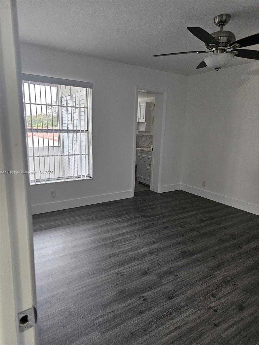 Small Image of 3777 NW 78th Ave, Hollywood, FL 33024, USA Number 19