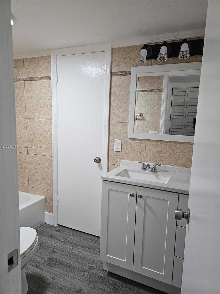 Small Image of 3777 NW 78th Ave, Hollywood, FL 33024, USA Number 25