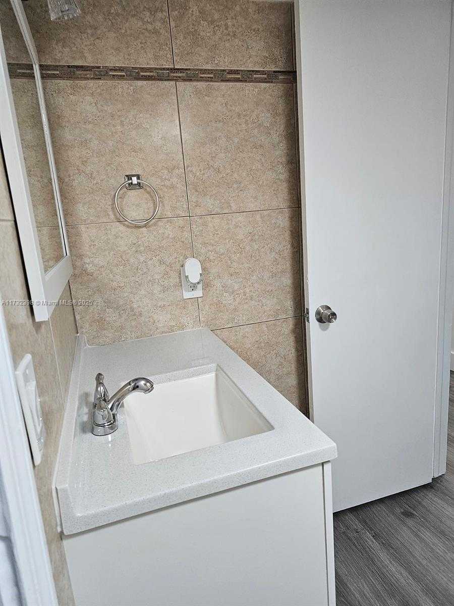 Small Image of 3777 NW 78th Ave, Hollywood, FL 33024, USA Number 26
