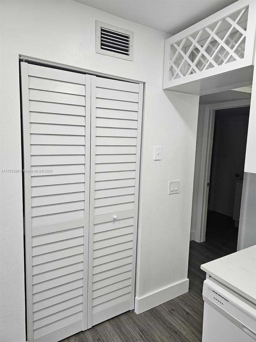 Small Image of 3777 NW 78th Ave, Hollywood, FL 33024, USA Number 27