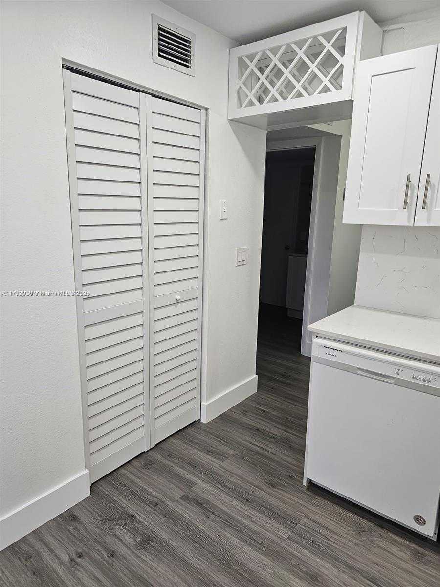 Small Image of 3777 NW 78th Ave, Hollywood, FL 33024, USA Number 31
