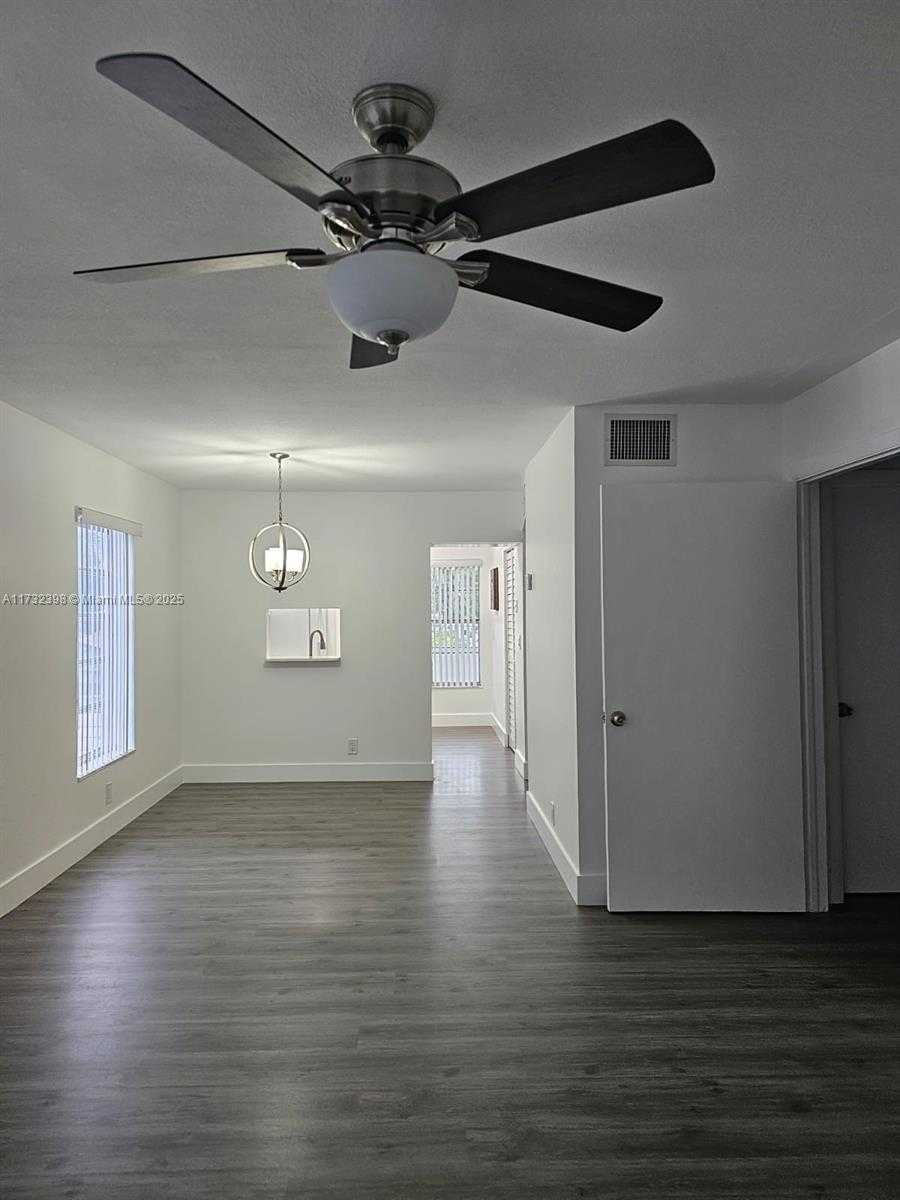 Small Image of 3777 NW 78th Ave, Hollywood, FL 33024, USA Number 7