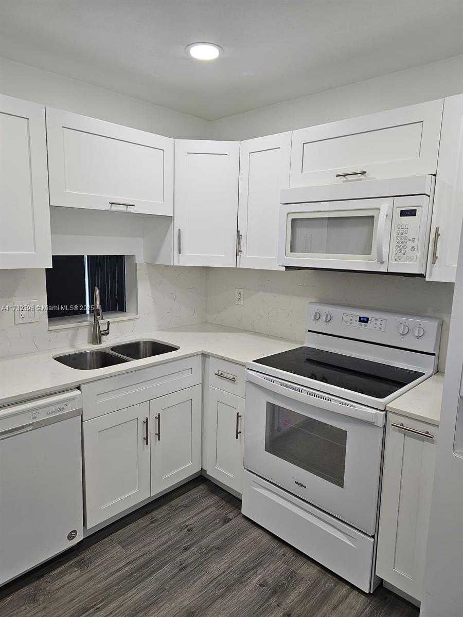 Small Image of 3777 NW 78th Ave, Hollywood, FL 33024, USA Number 8