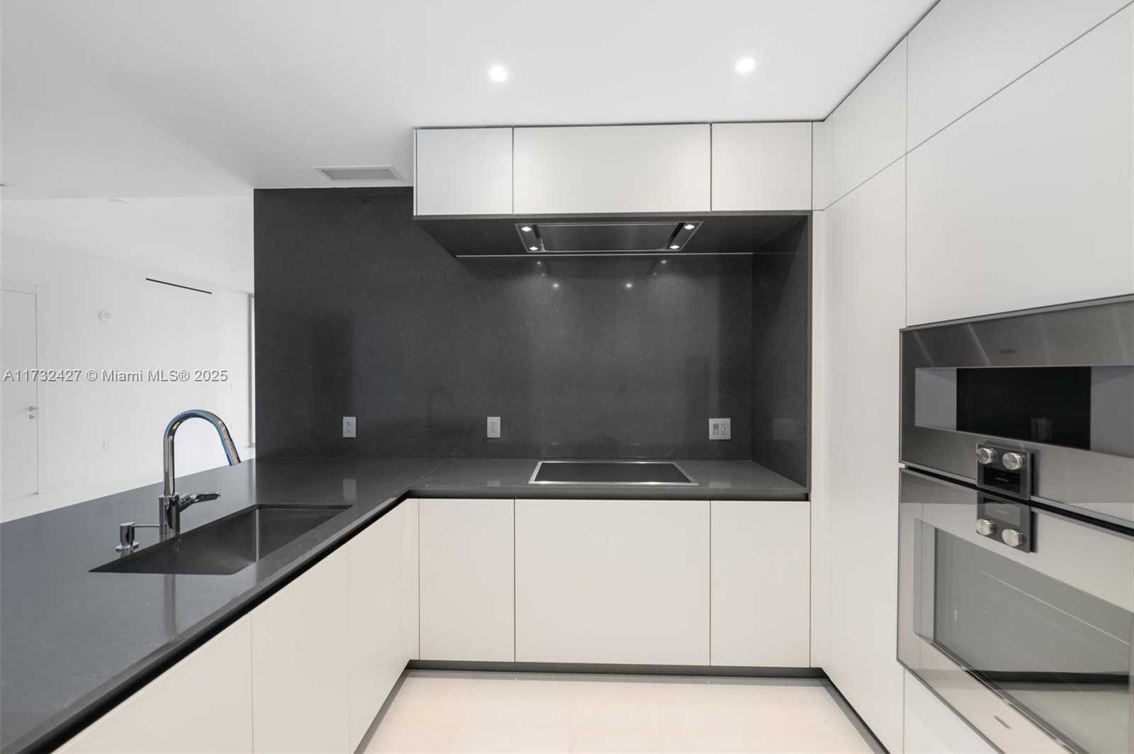 Small Image of 300 BISCAYNE BLVD WAY #3909w, Miami Number 11