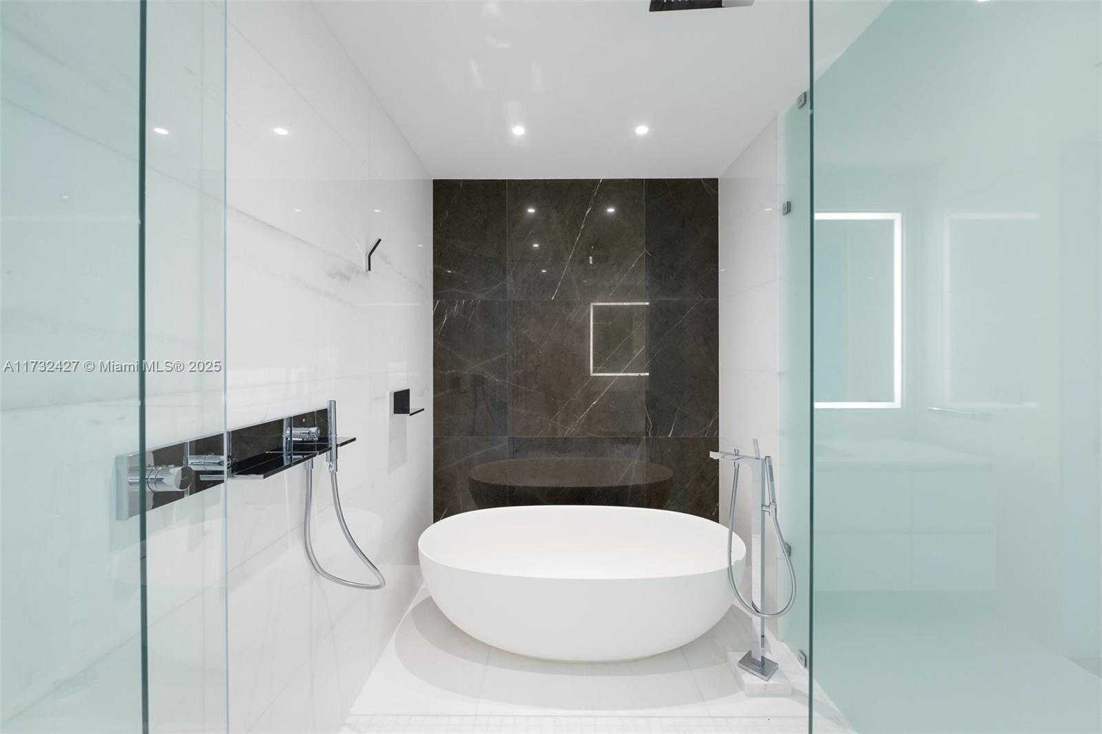 Small Image of 300 BISCAYNE BLVD WAY #3909w, Miami Number 26