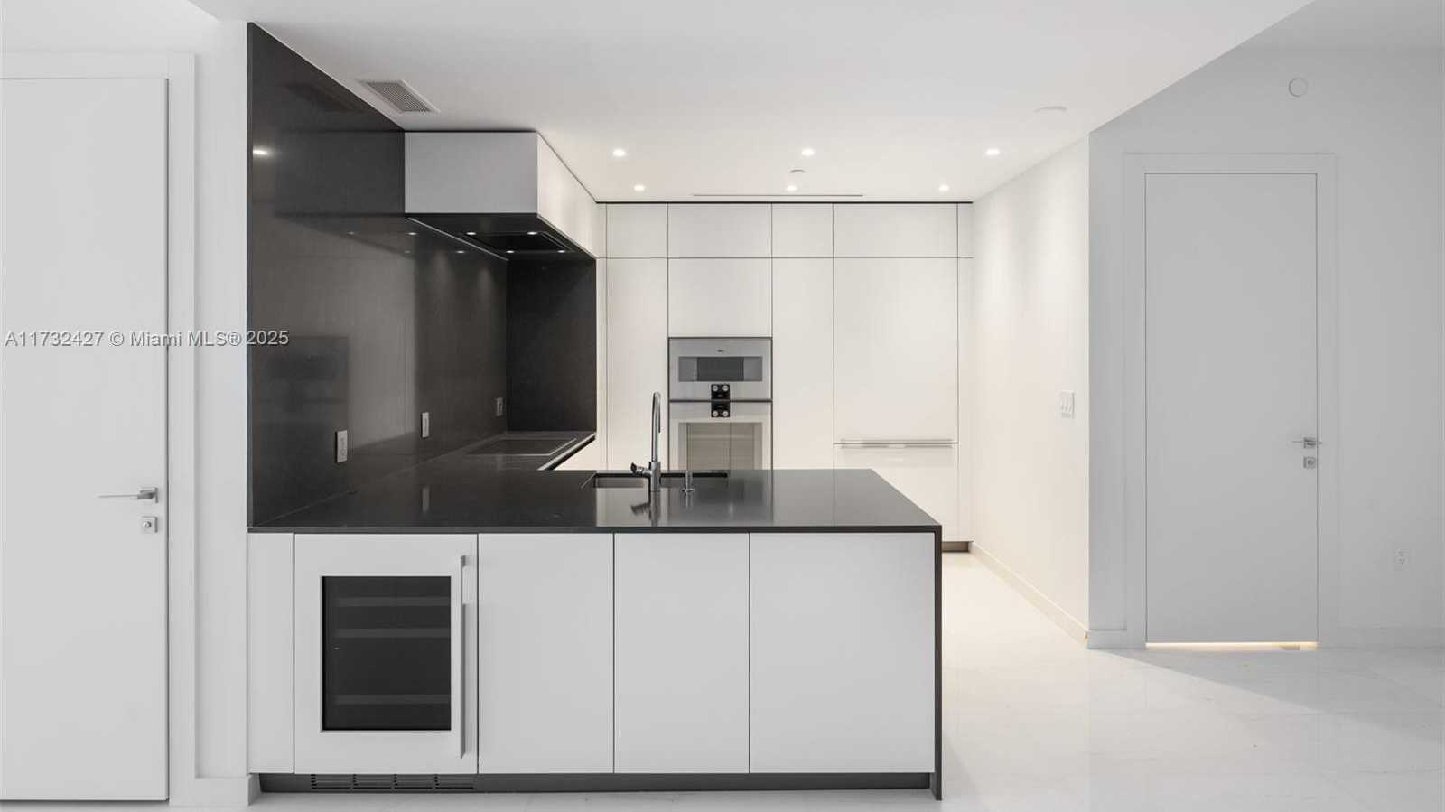 Small Image of 300 BISCAYNE BLVD WAY #3909w, Miami Number 9