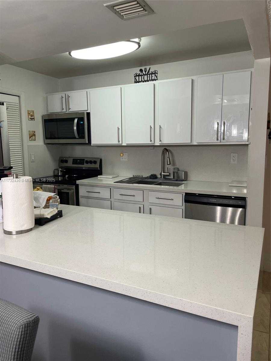 Small Image of 303 RACQUET CLUB RD #310, Weston Number 10