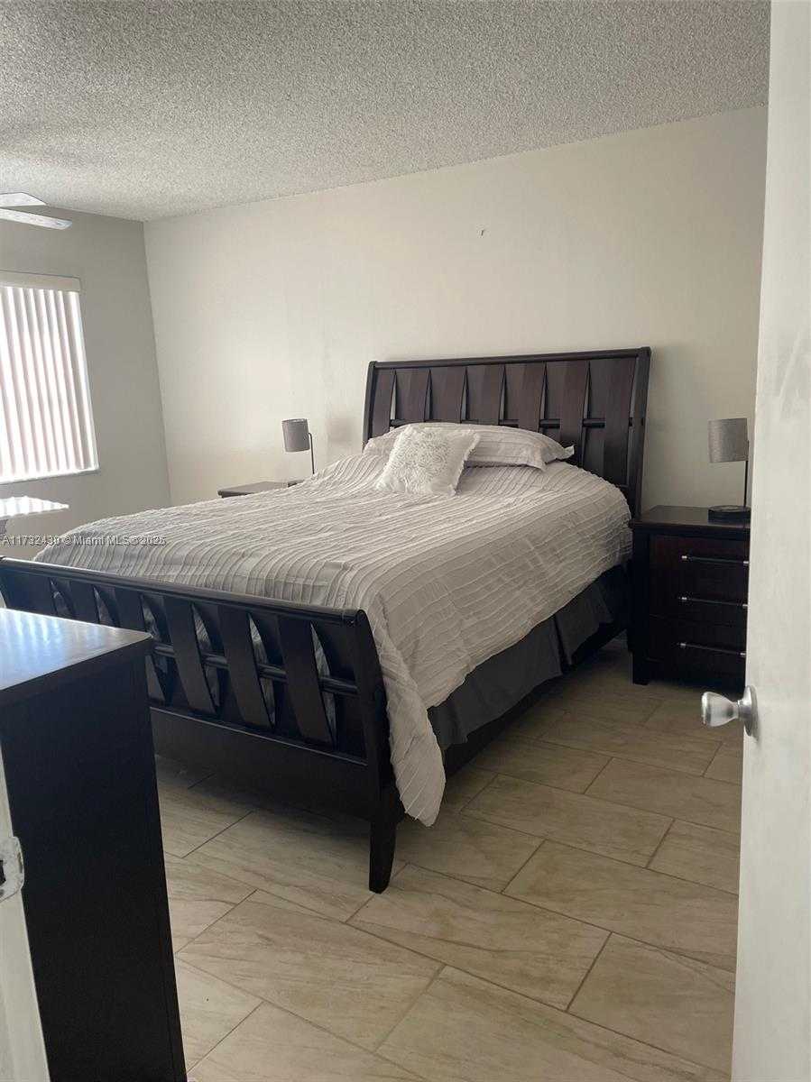 Small Image of 303 RACQUET CLUB RD #310, Weston Number 11