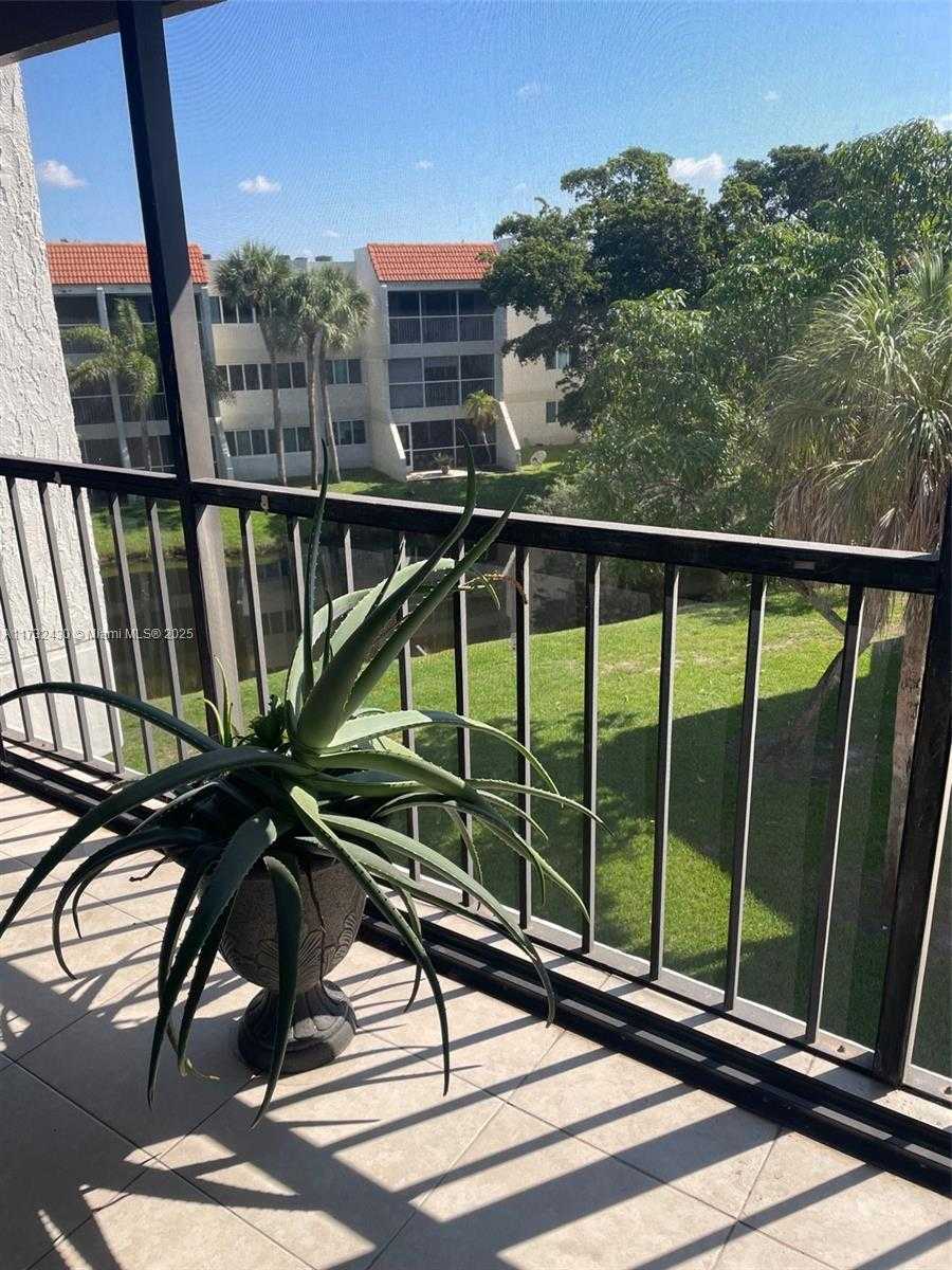 Small Image of 303 RACQUET CLUB RD #310, Weston Number 18