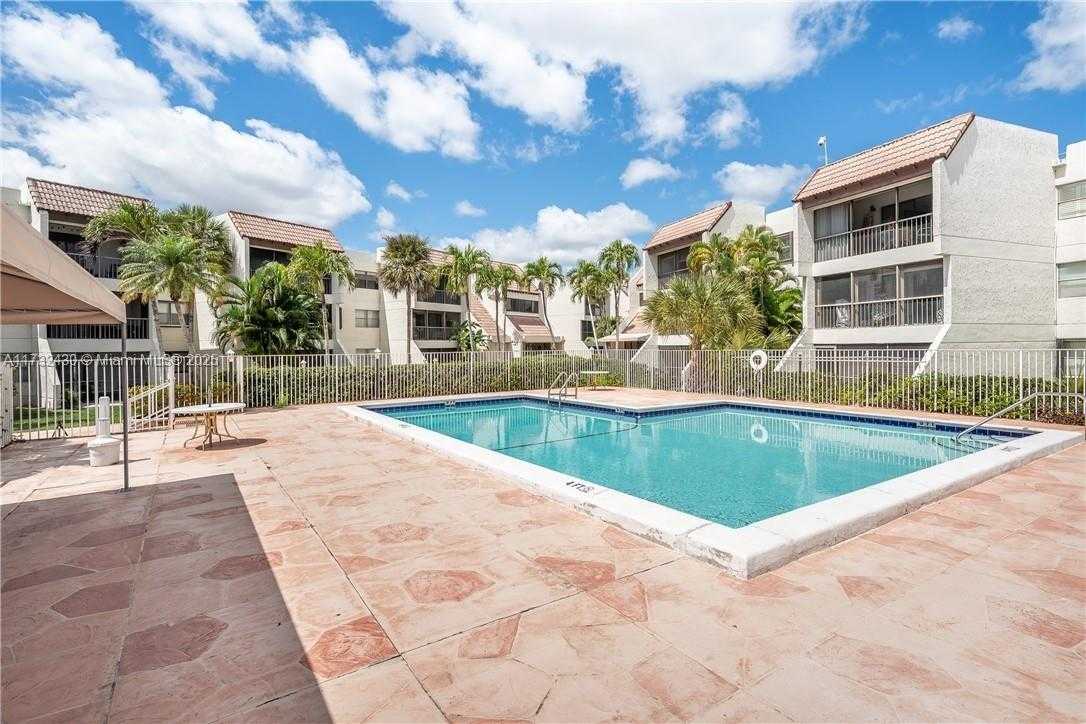 Small Image of 303 RACQUET CLUB RD #310, Weston Number 19