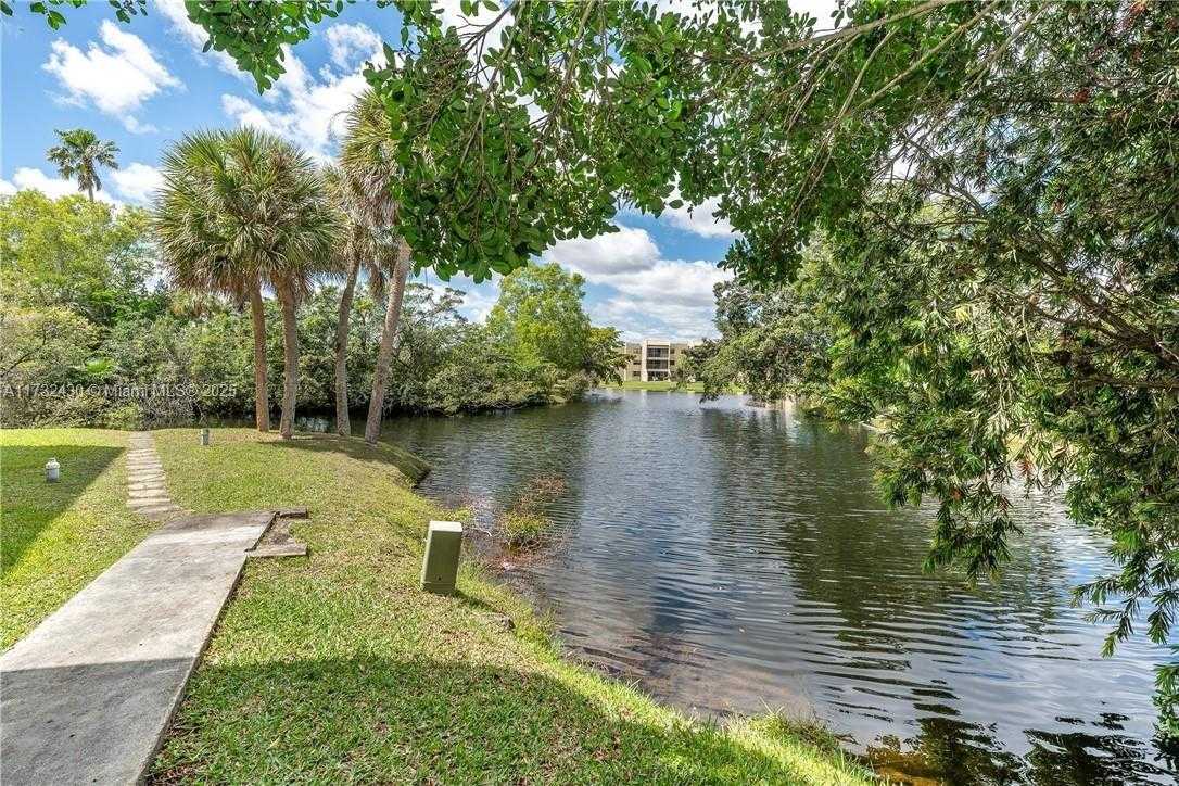 Small Image of 303 RACQUET CLUB RD #310, Weston Number 20