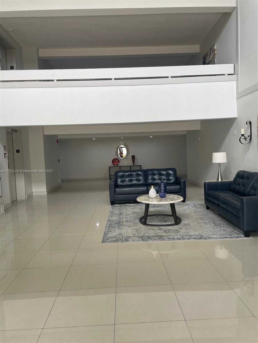 Small Image of 303 RACQUET CLUB RD #310, Weston Number 3