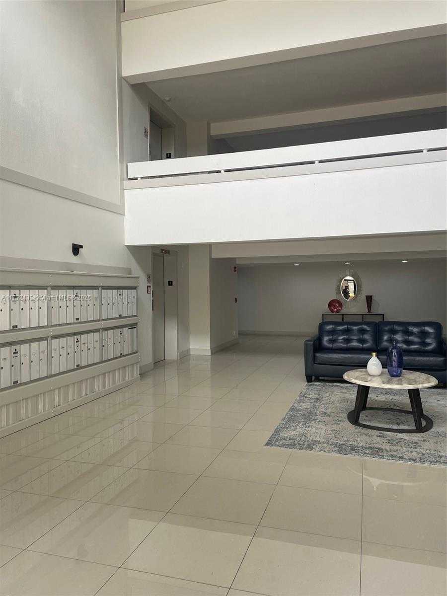 Small Image of 303 RACQUET CLUB RD #310, Weston Number 4