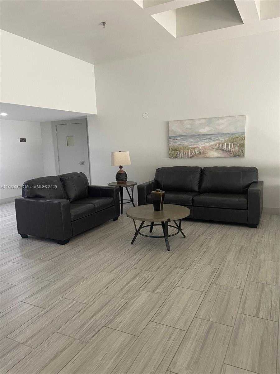 Small Image of 303 RACQUET CLUB RD #310, Weston Number 5