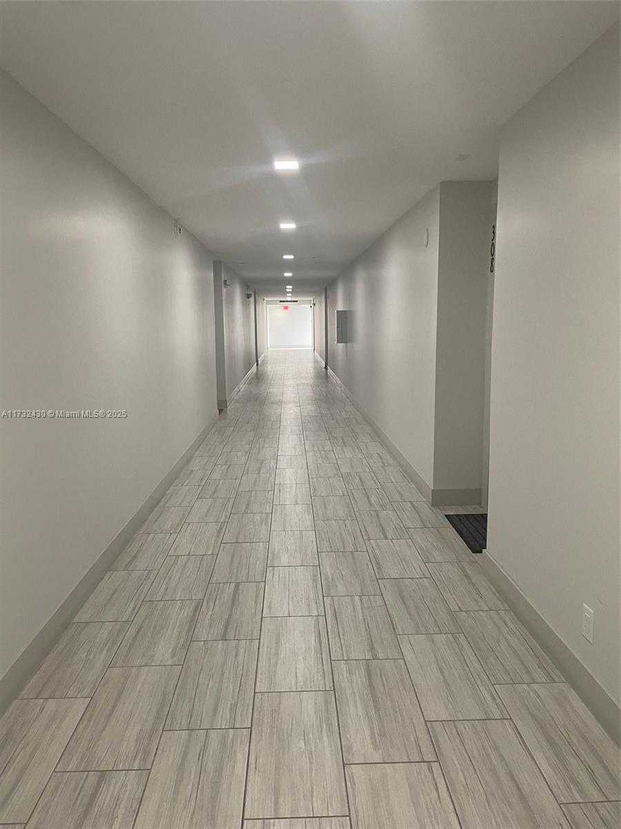 Small Image of 303 RACQUET CLUB RD #310, Weston Number 6