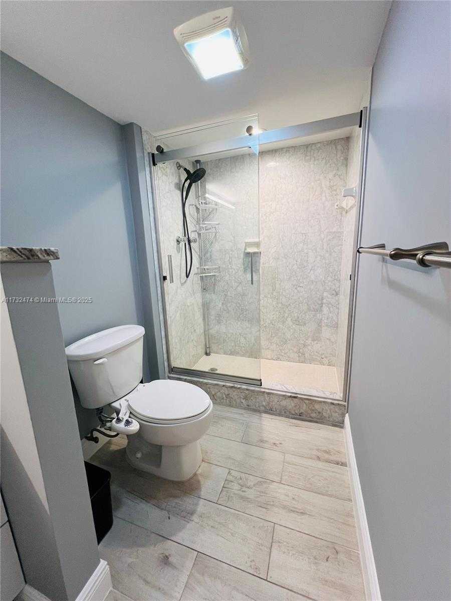 Small Image of 2301 SOUTH OCEAN DR #2408, Hollywood Number 9