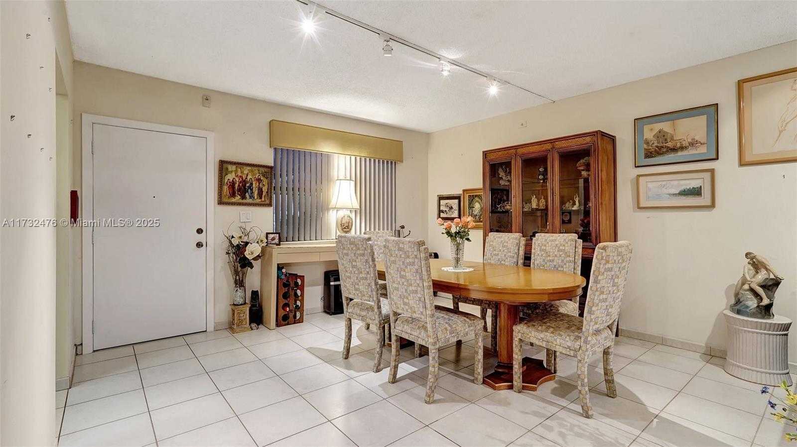 Small Image of 481 IVES DAIRY RD #105-4, Miami Number 10