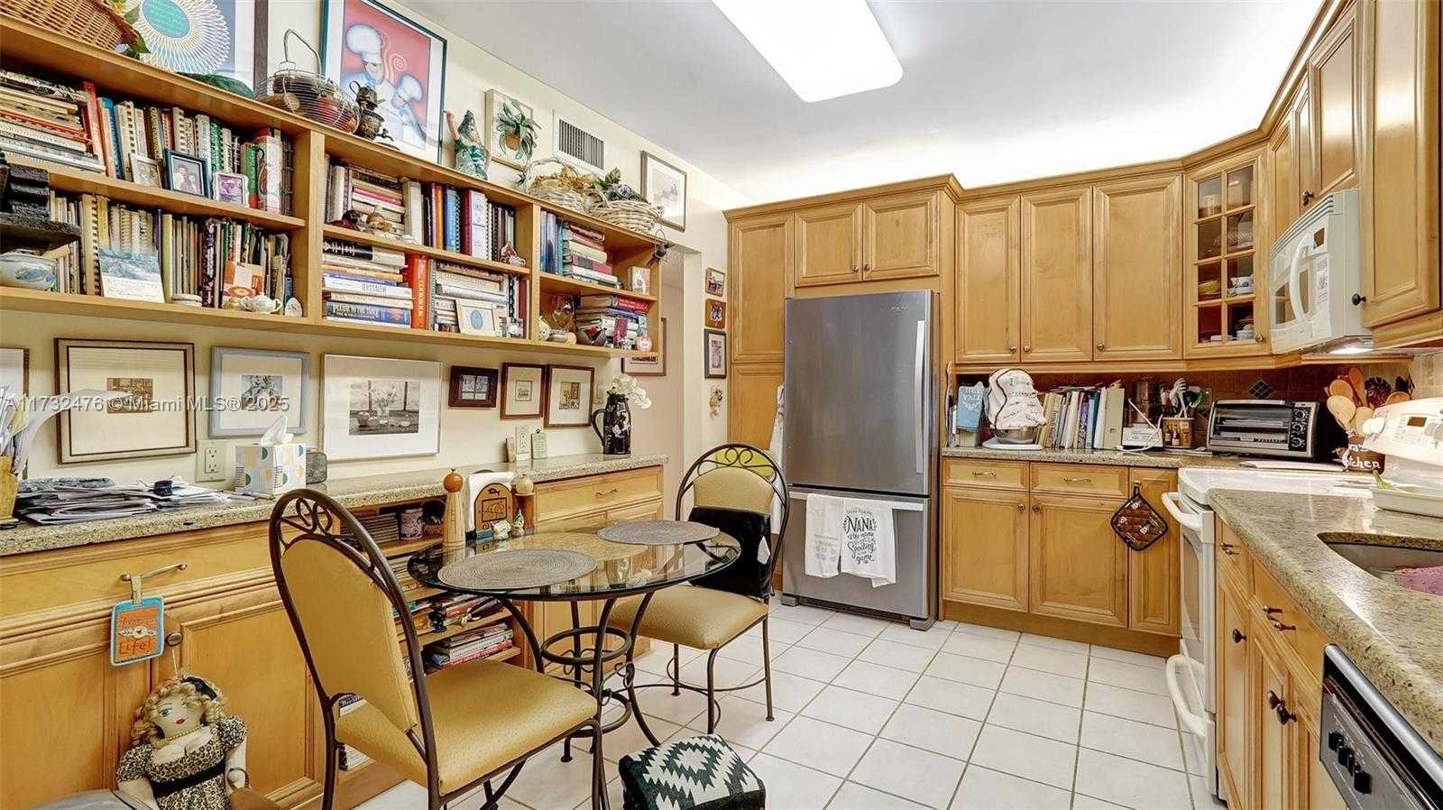 Small Image of 481 IVES DAIRY RD #105-4, Miami Number 12