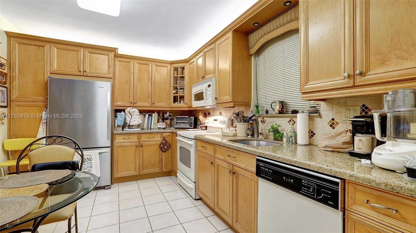 Small Image of 481 IVES DAIRY RD #105-4, Miami Number 13