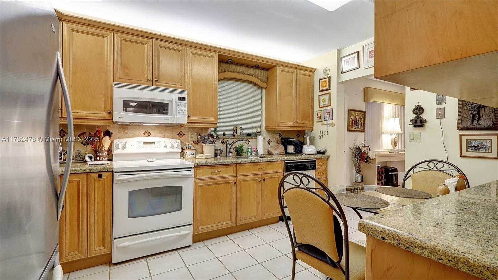 Small Image of 481 IVES DAIRY RD #105-4, Miami Number 14
