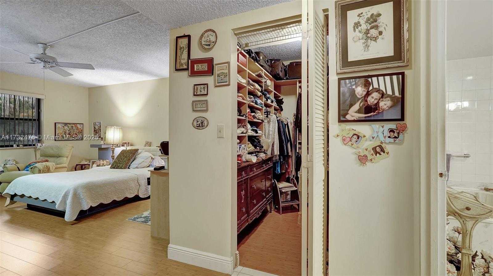 Small Image of 481 IVES DAIRY RD #105-4, Miami Number 17