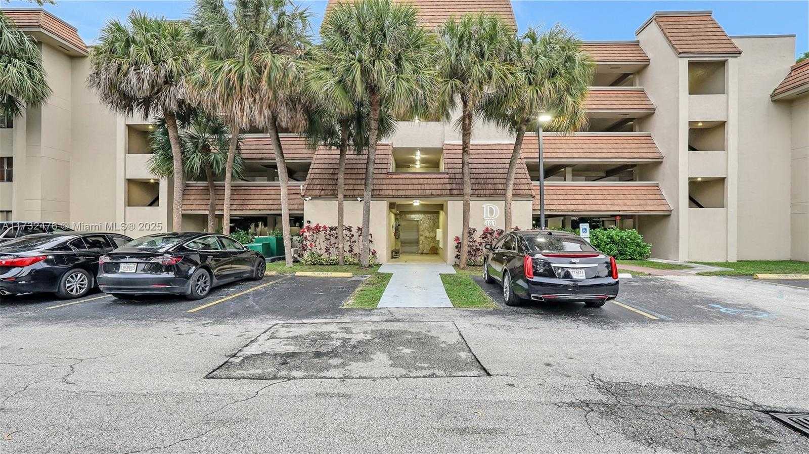 Small Image of 481 IVES DAIRY RD #105-4, Miami Number 2