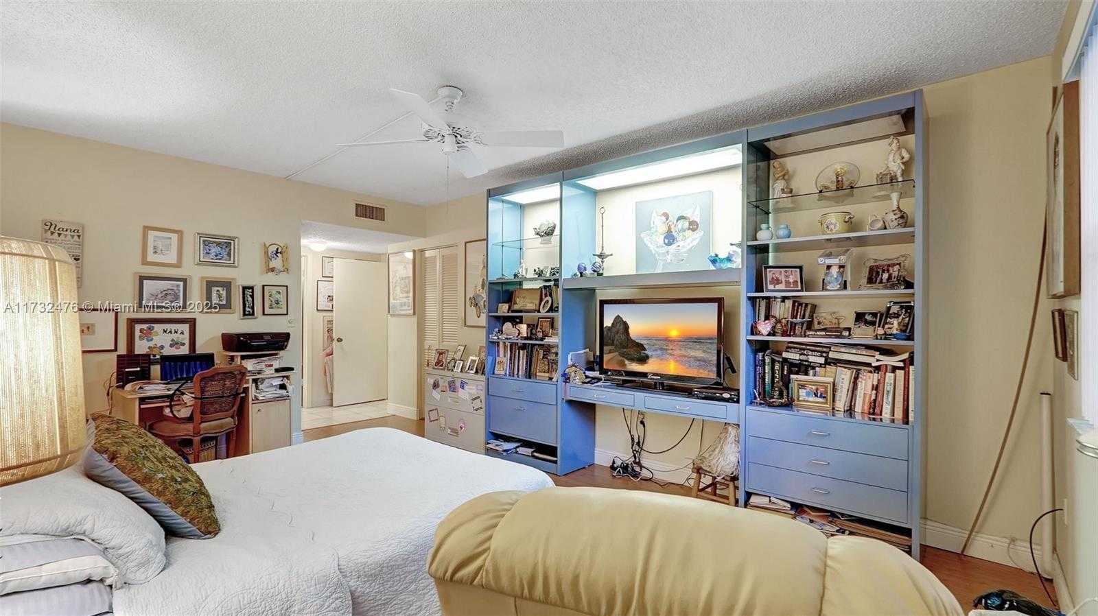 Small Image of 481 IVES DAIRY RD #105-4, Miami Number 20