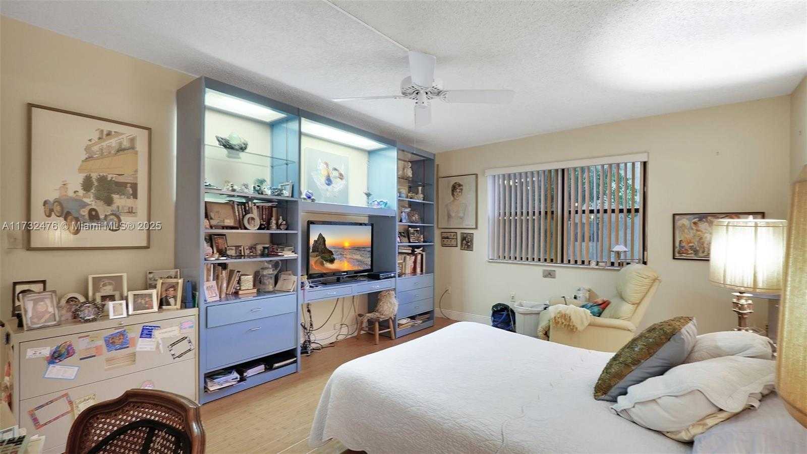 Small Image of 481 IVES DAIRY RD #105-4, Miami Number 21