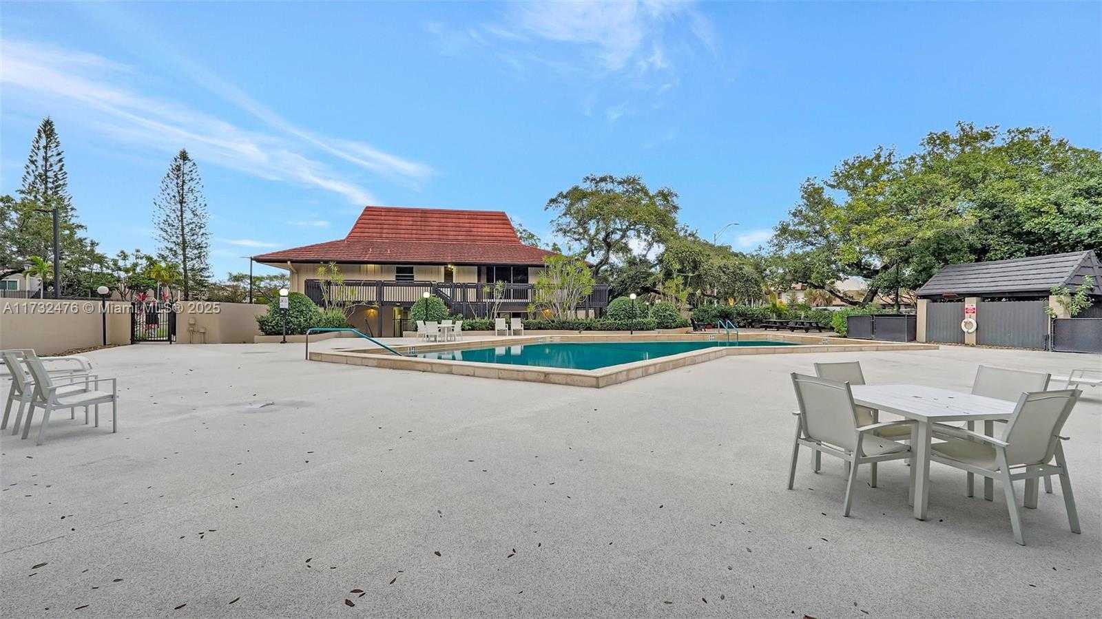 Small Image of 481 IVES DAIRY RD #105-4, Miami Number 29