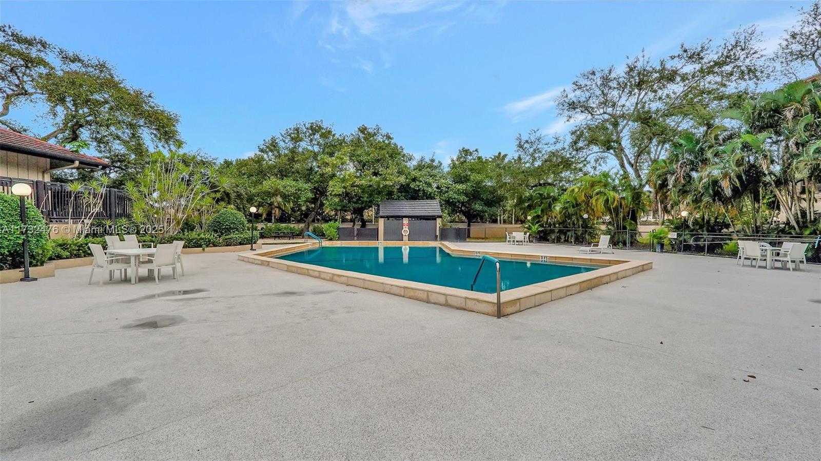 Small Image of 481 IVES DAIRY RD #105-4, Miami Number 30