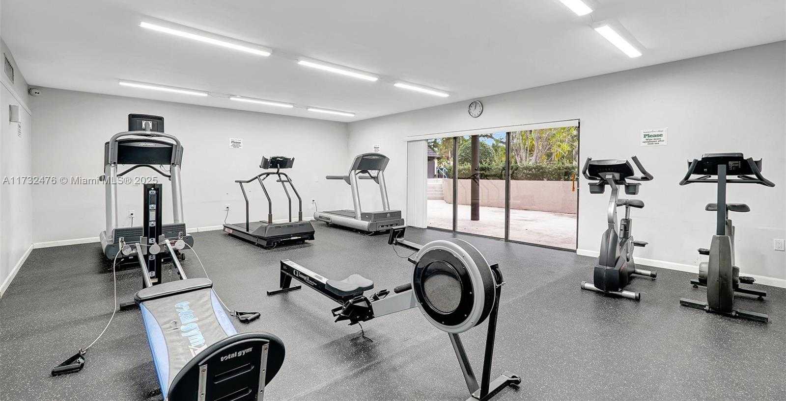 Small Image of 481 IVES DAIRY RD #105-4, Miami Number 32