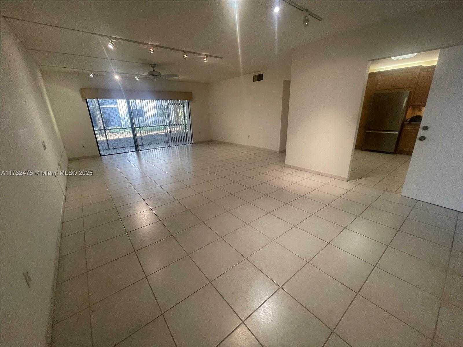 Small Image of 481 IVES DAIRY RD #105-4, Miami Number 33