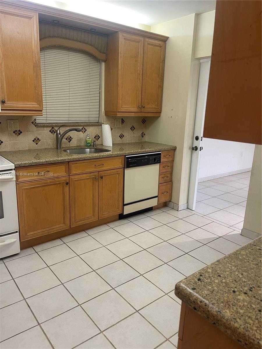 Small Image of 481 IVES DAIRY RD #105-4, Miami Number 34