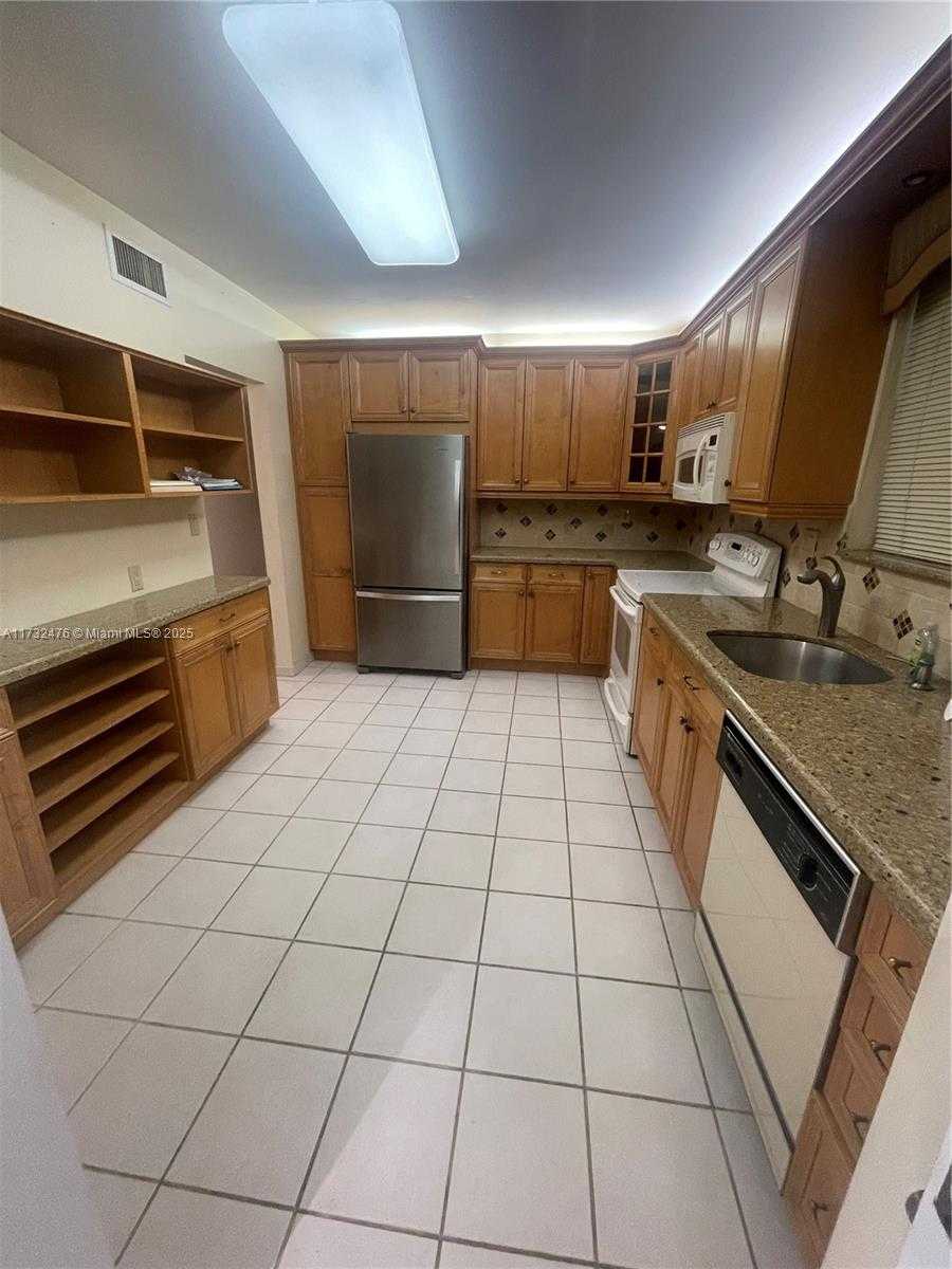 Small Image of 481 IVES DAIRY RD #105-4, Miami Number 35