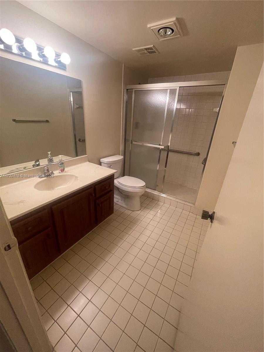 Small Image of 481 IVES DAIRY RD #105-4, Miami Number 36