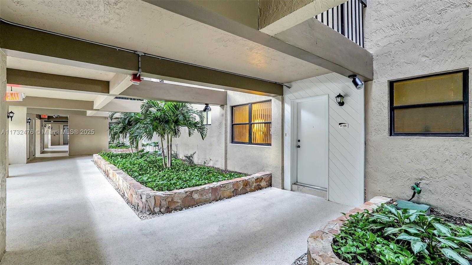 Small Image of 481 IVES DAIRY RD #105-4, Miami Number 4