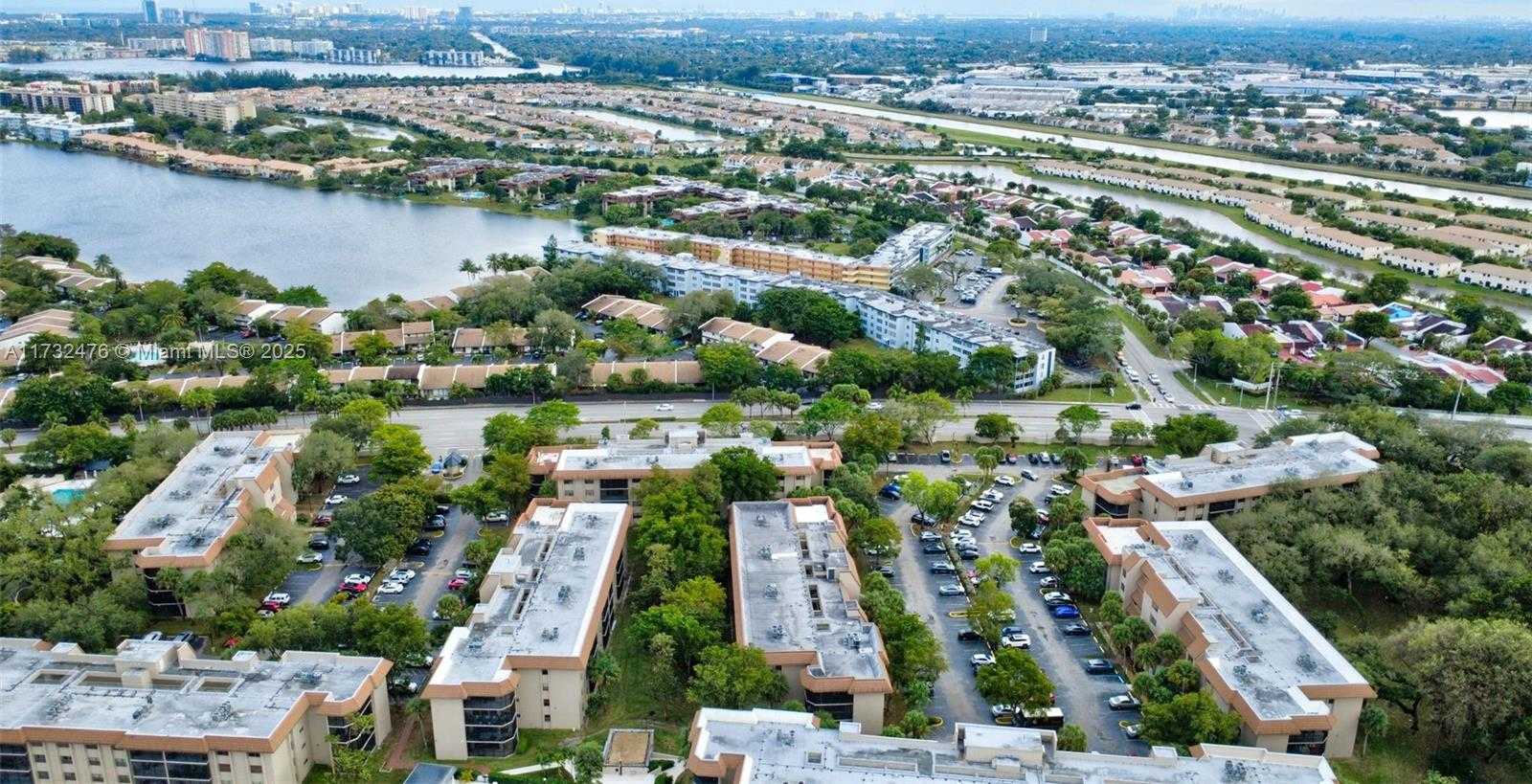 Small Image of 481 IVES DAIRY RD #105-4, Miami Number 44