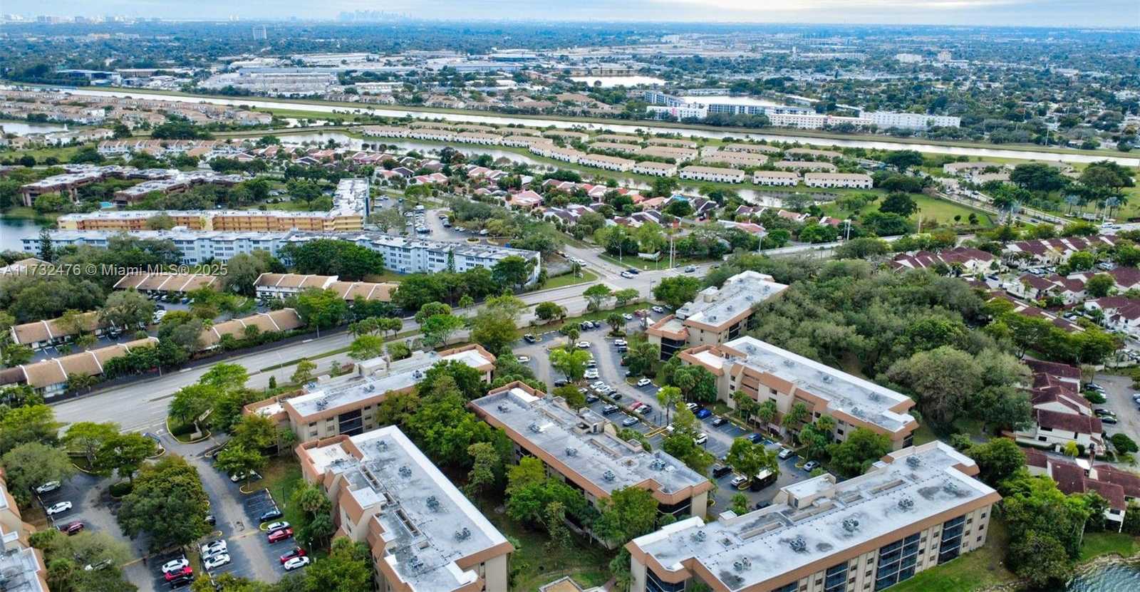 Small Image of 481 IVES DAIRY RD #105-4, Miami Number 45