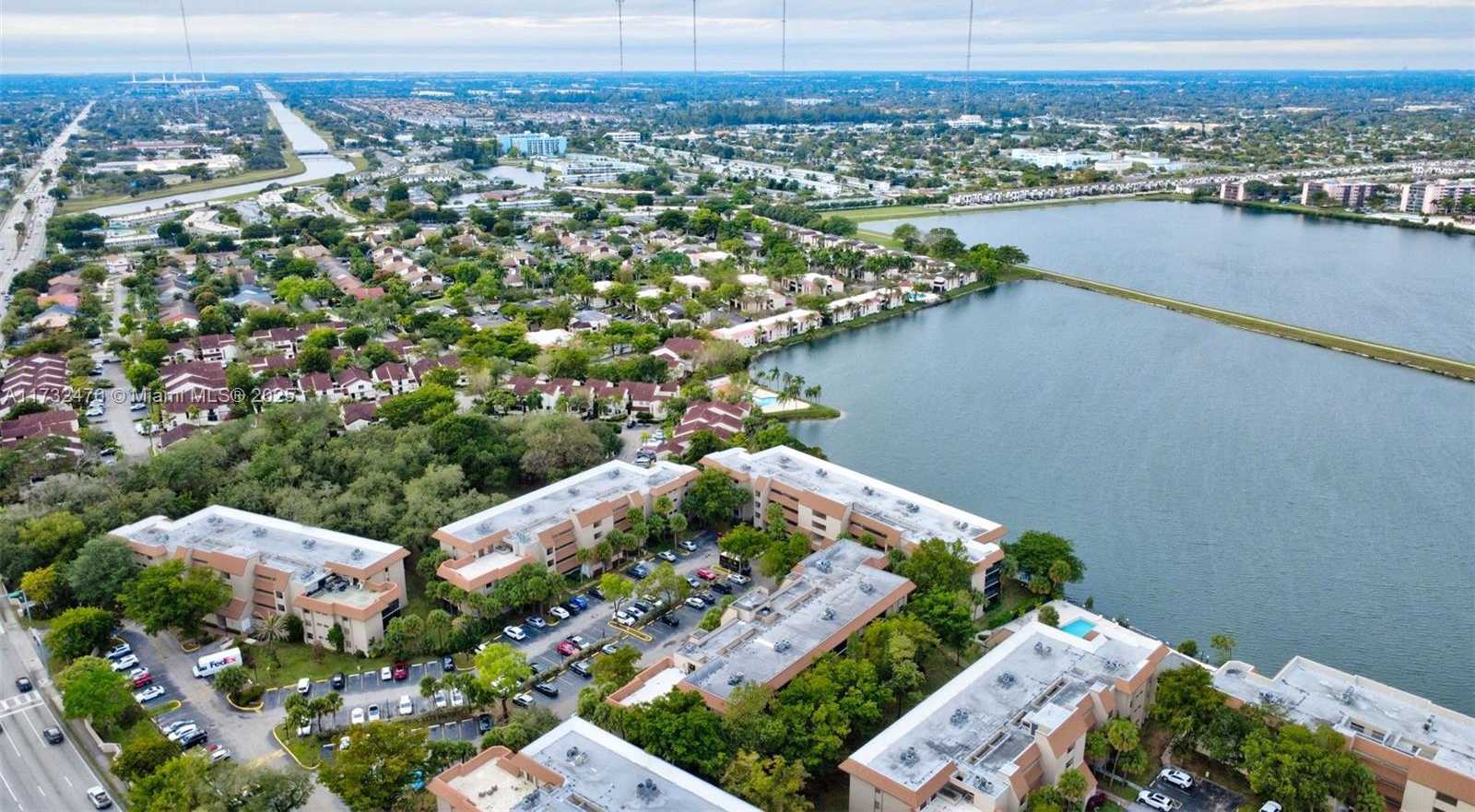 Small Image of 481 IVES DAIRY RD #105-4, Miami Number 47