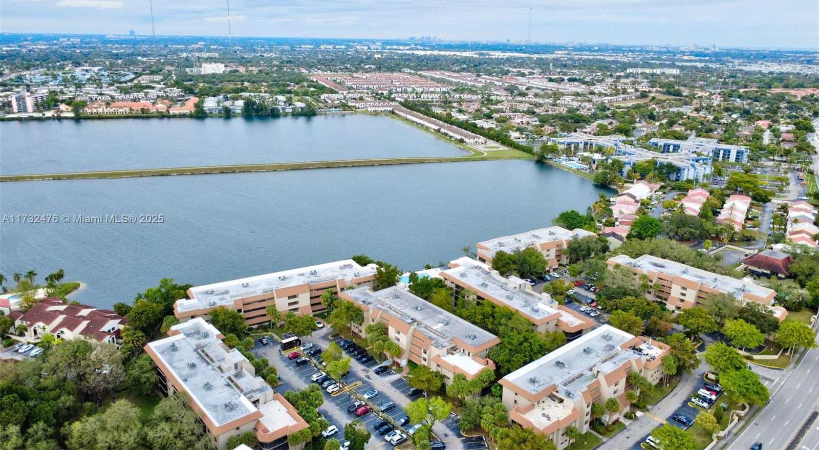 Small Image of 481 IVES DAIRY RD #105-4, Miami Number 49