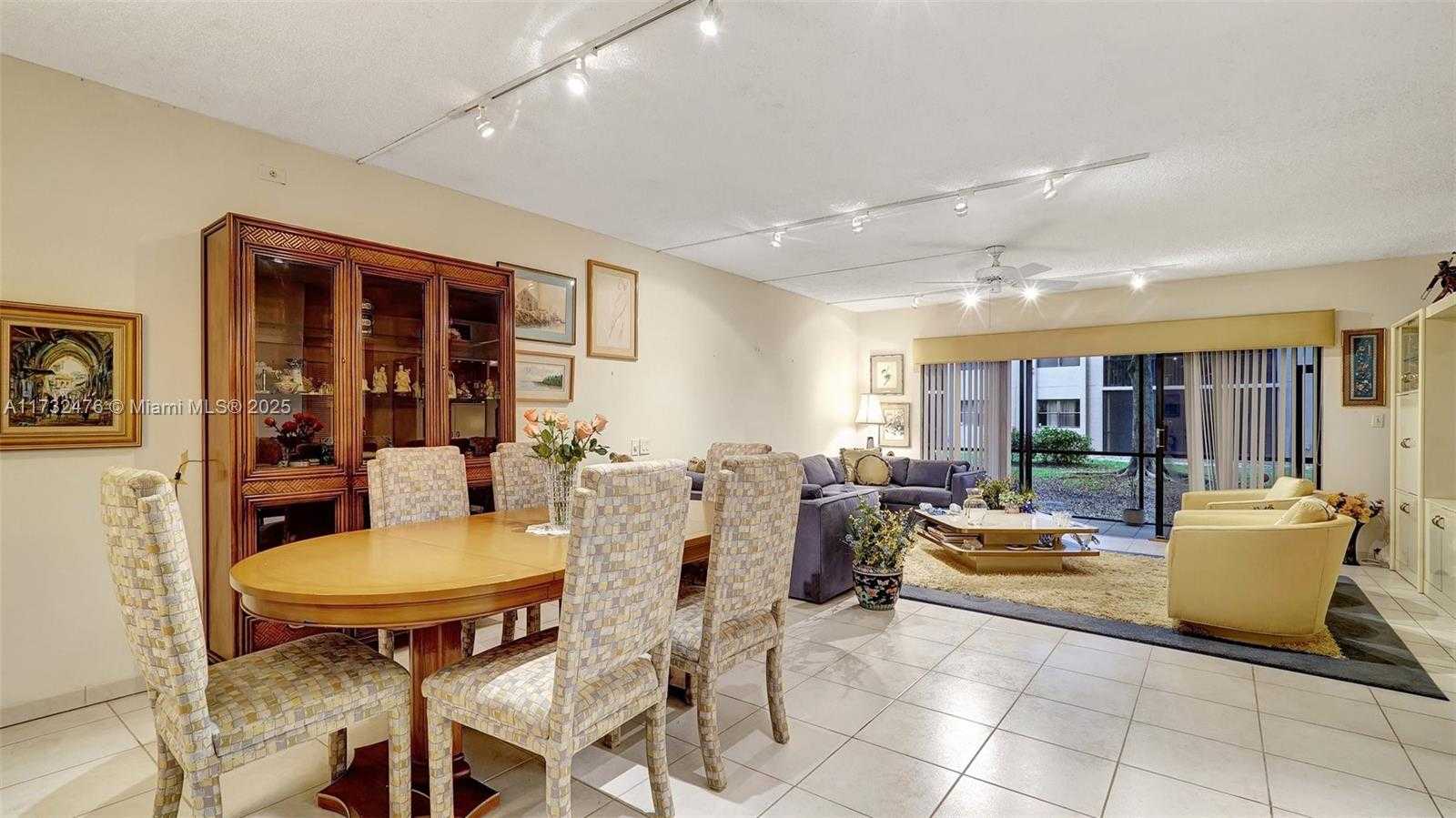 Small Image of 481 IVES DAIRY RD #105-4, Miami Number 5
