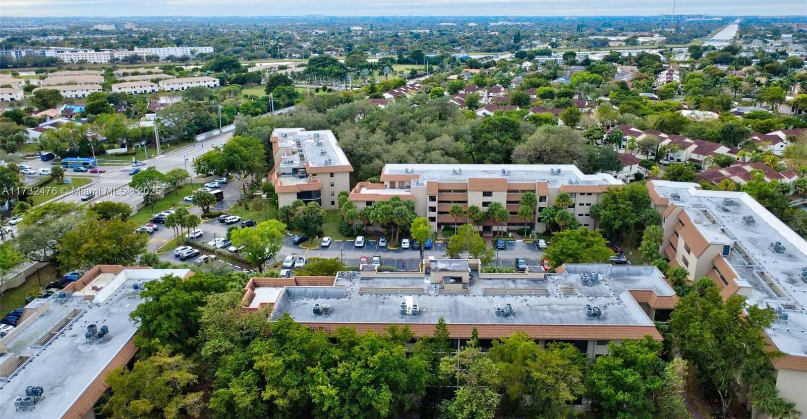 Small Image of 481 IVES DAIRY RD #105-4, Miami Number 52