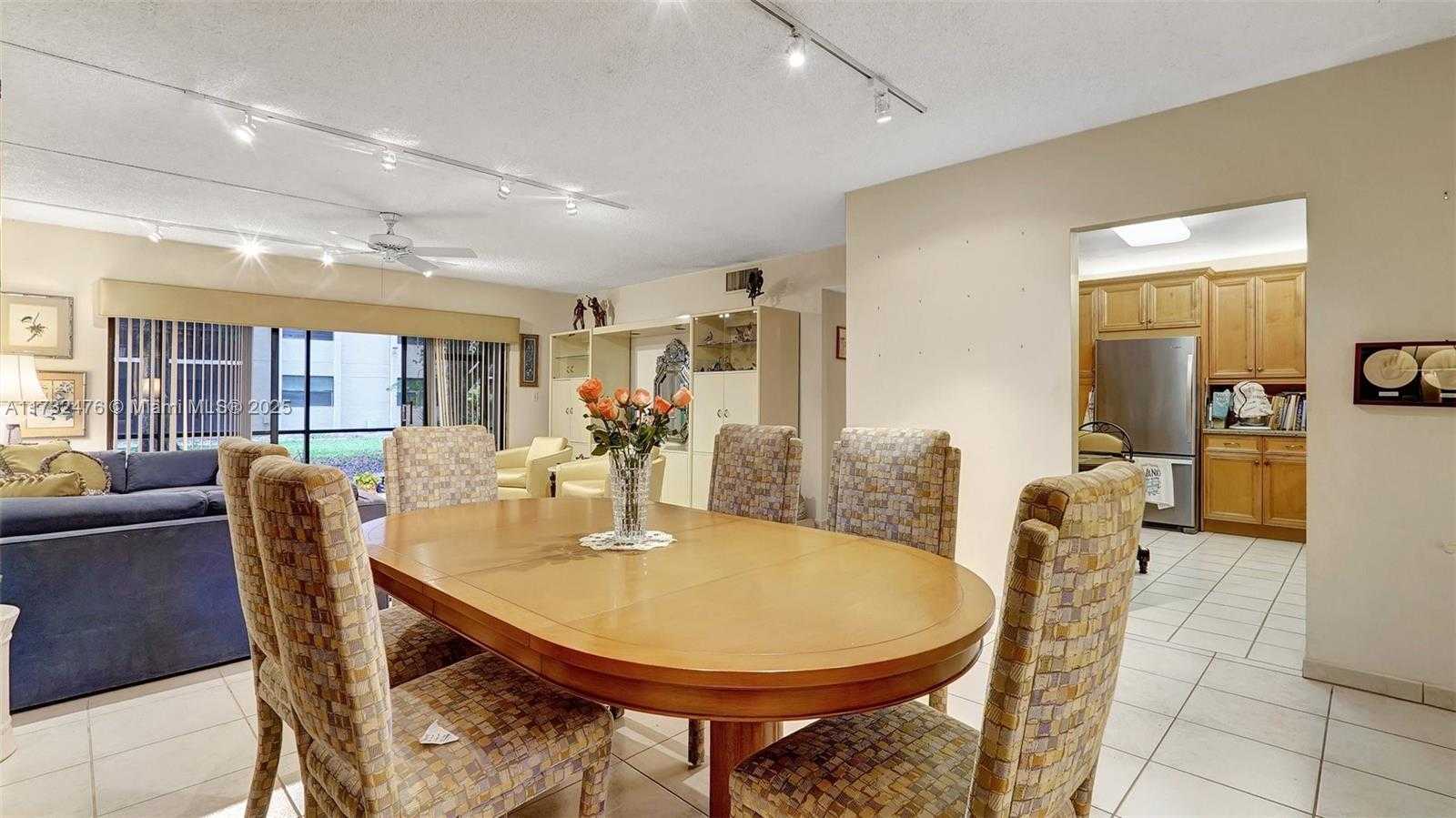 Small Image of 481 IVES DAIRY RD #105-4, Miami Number 7