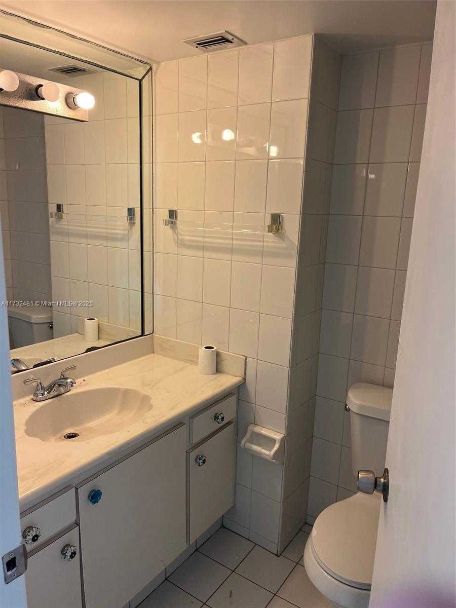 Small Image of 18061 BISCAYNE BLVD #804, Aventura Number 13