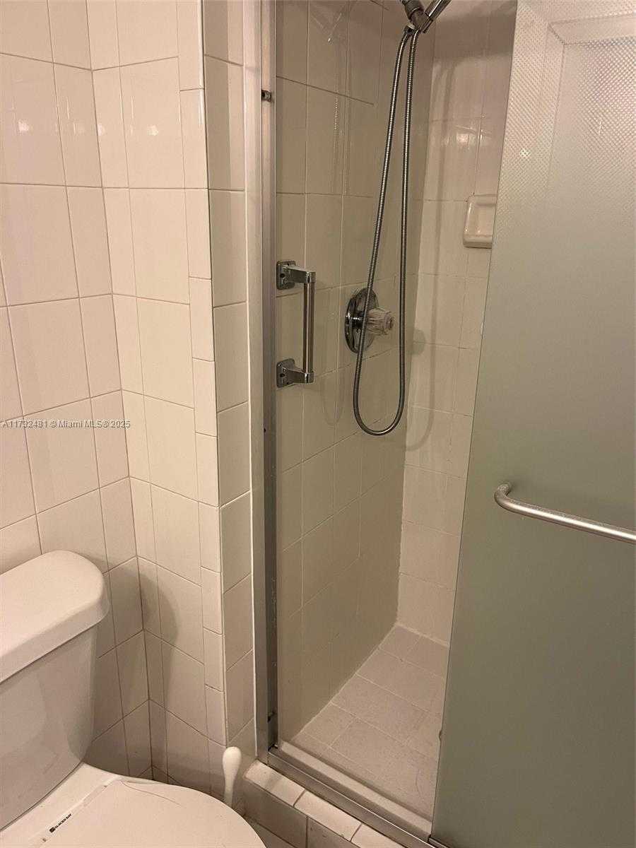 Small Image of 18061 BISCAYNE BLVD #804, Aventura Number 14