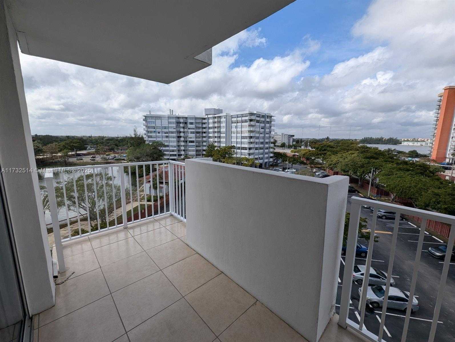 Small Image of 1300 NORTH EAST MIAMI GARDENS DR #613E, Miami Number 19