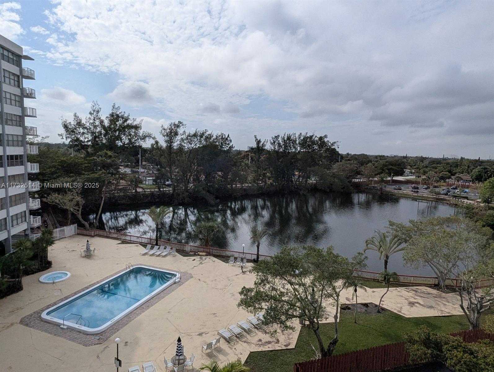 Small Image of 1300 NORTH EAST MIAMI GARDENS DR #613E, Miami Number 21