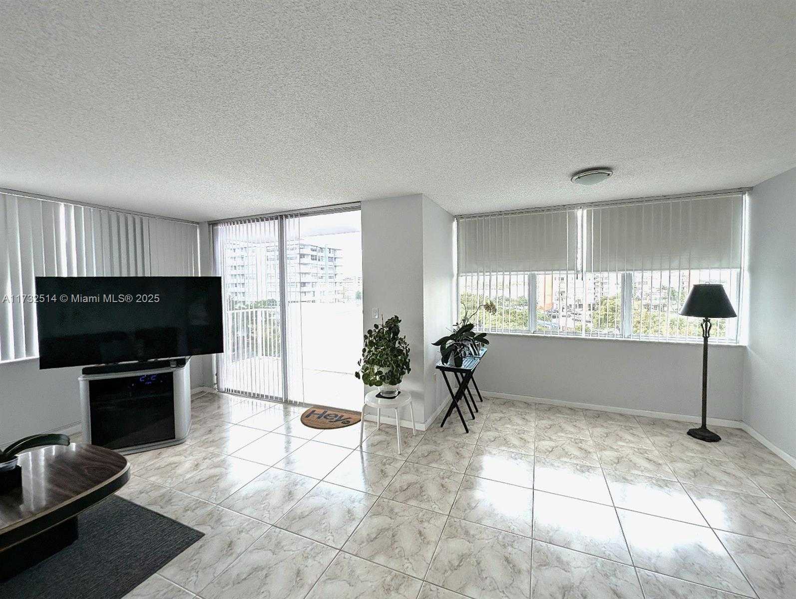 Small Image of 1300 NORTH EAST MIAMI GARDENS DR #613E, Miami Number 9